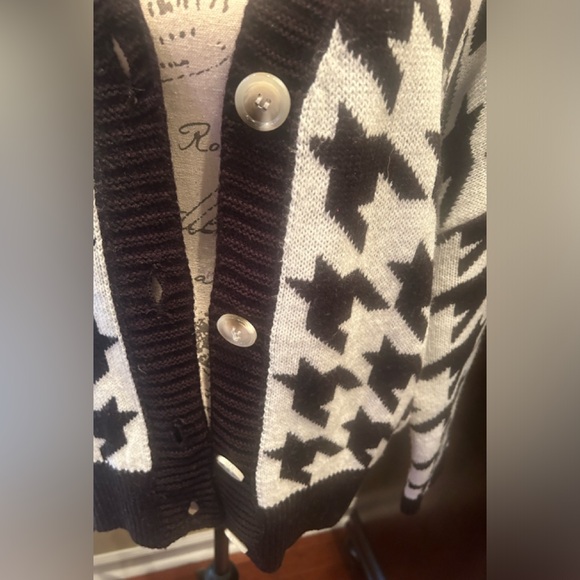 Black and White Sweater - Picture 3 of 3